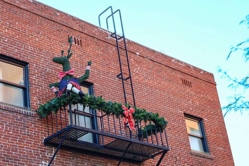 PasadenaChristmasBuilding